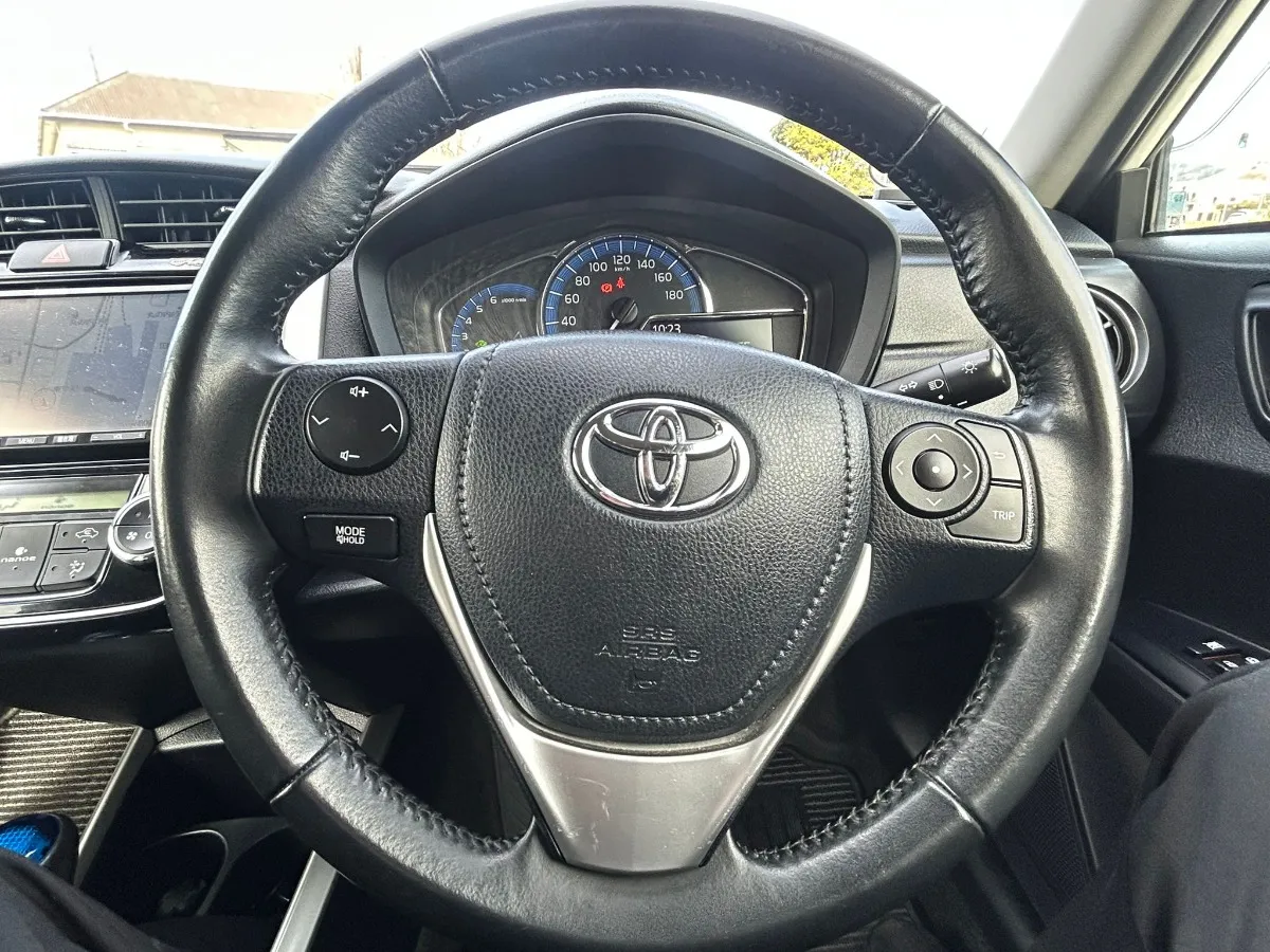 2017 Toyota Corolla Fielder Hybrid Carousel 8