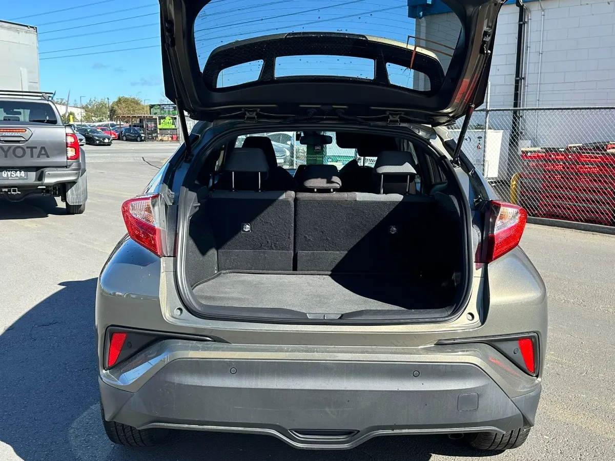 2019 Toyota C-HR Carousel 6