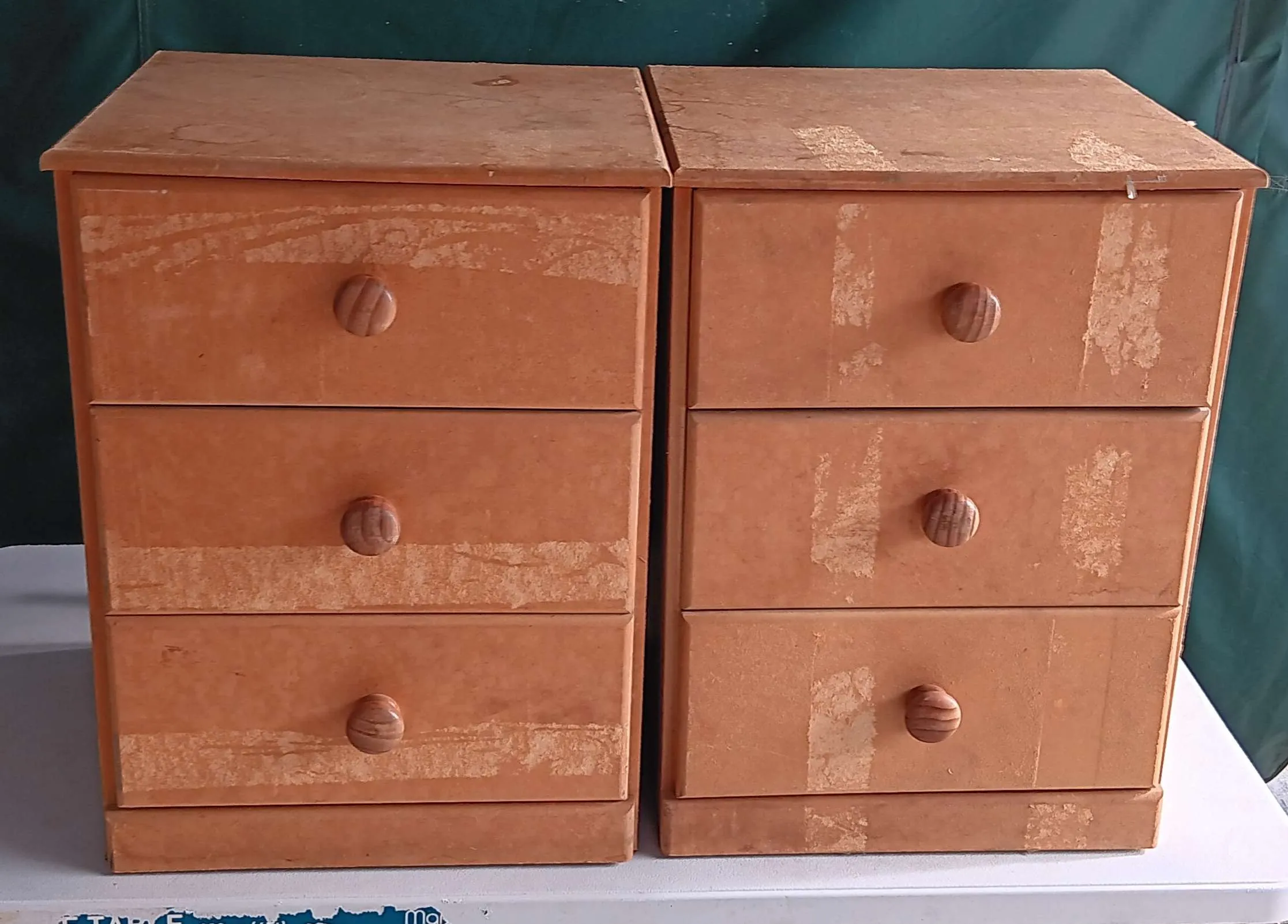 2x Bedside Cabinets