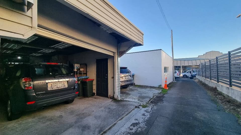  916 New North Road, Mount Albert Carousel 2