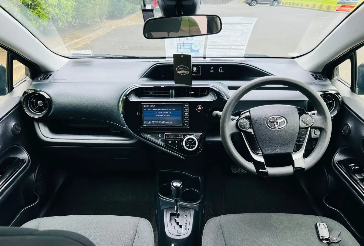  2019 Toyota Aqua **Parking sensors, Push start** Carousel 5