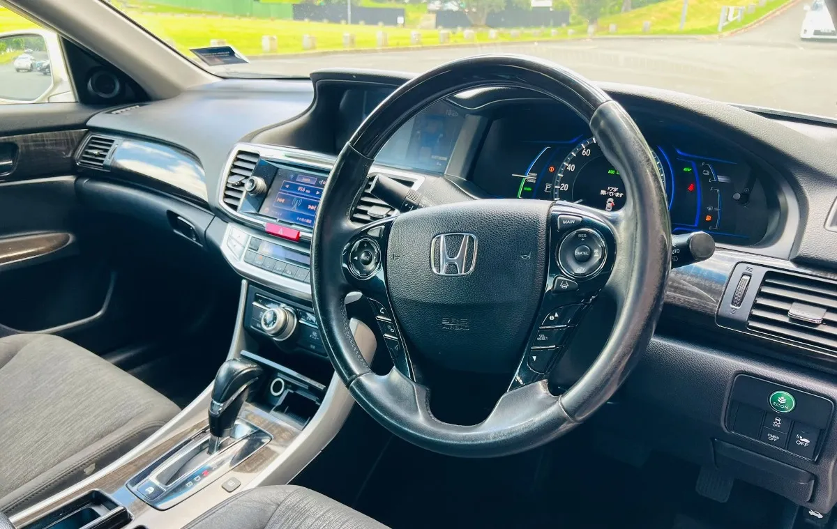  2014 Honda Accord 2.0L Hybrid On Special **Radar Cruise, Rear Shade, Alloys** Carousel 7