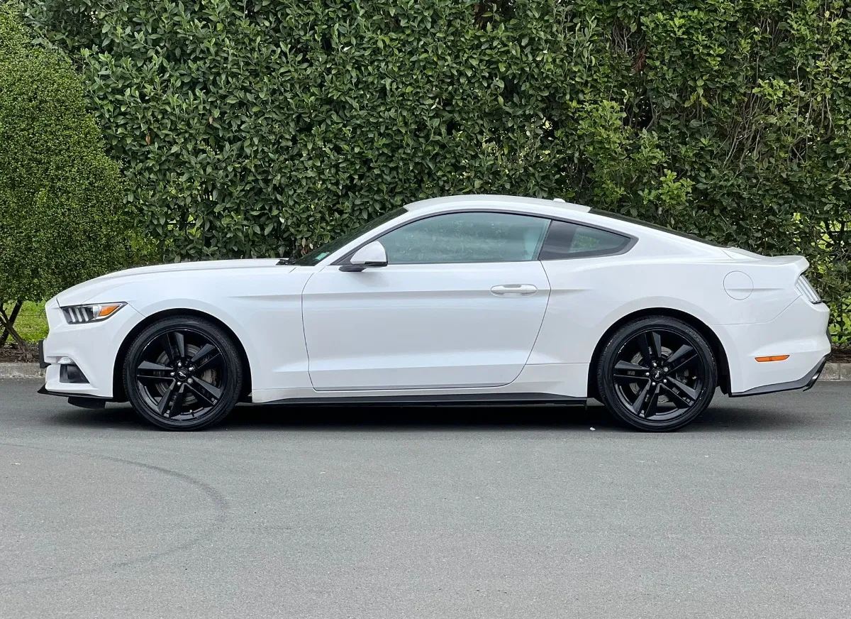 2017 Ford Mustang Carousel 3