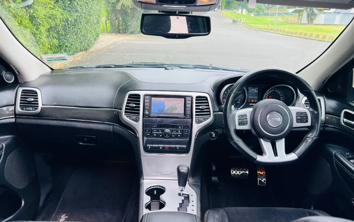  2012 Jeep Grand Cherokee SRT8 6.4L-V8 4WD **Full Leather Seats** Carousel 7