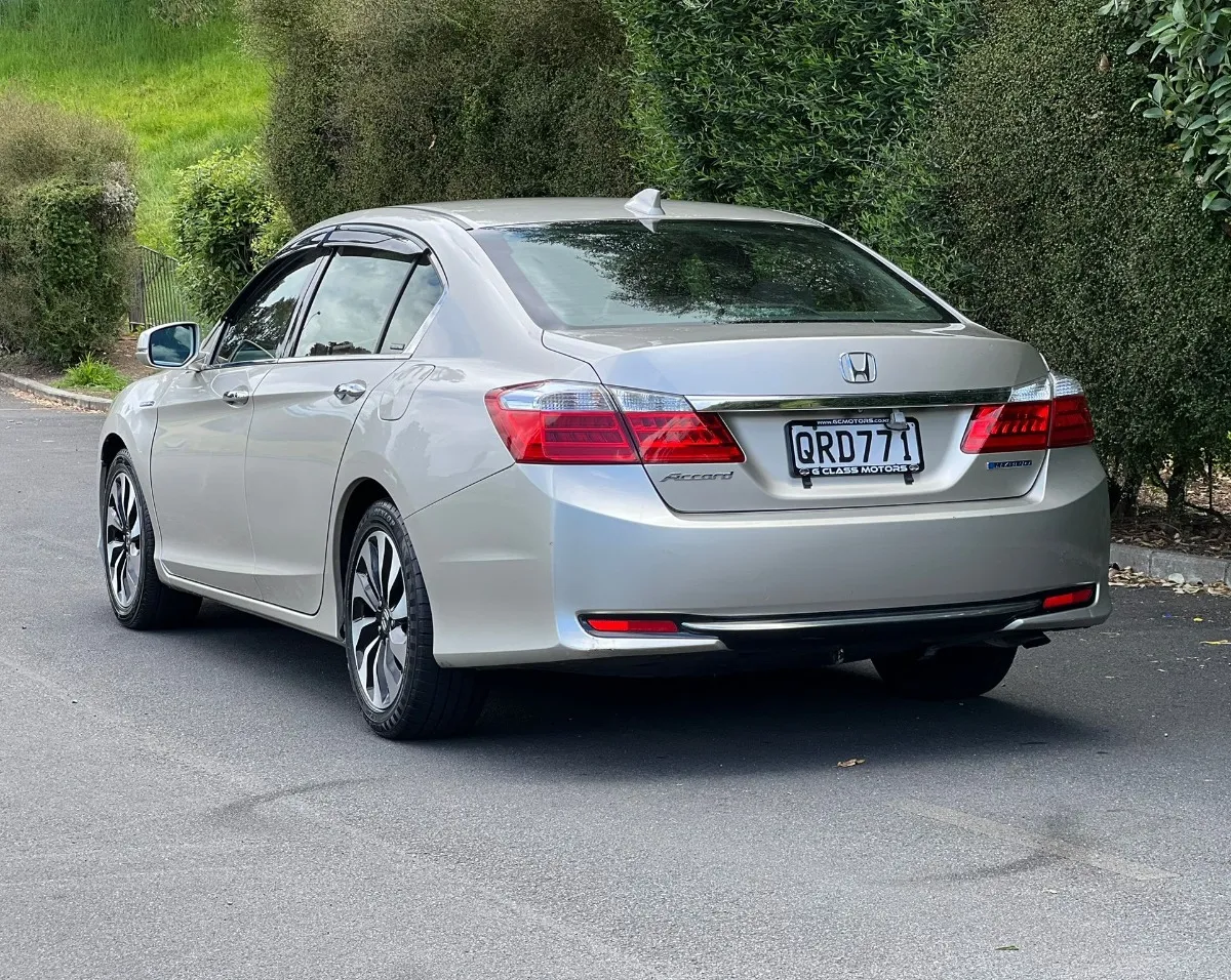  2014 Honda Accord 2.0L Hybrid On Special **Radar Cruise, Rear Shade, Alloys** Carousel 3