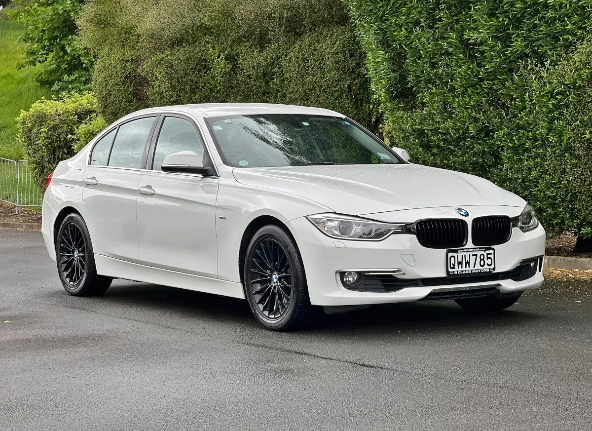  2013 BMW 320i Facelift i-Drive *Joy Stick, Full Leather*