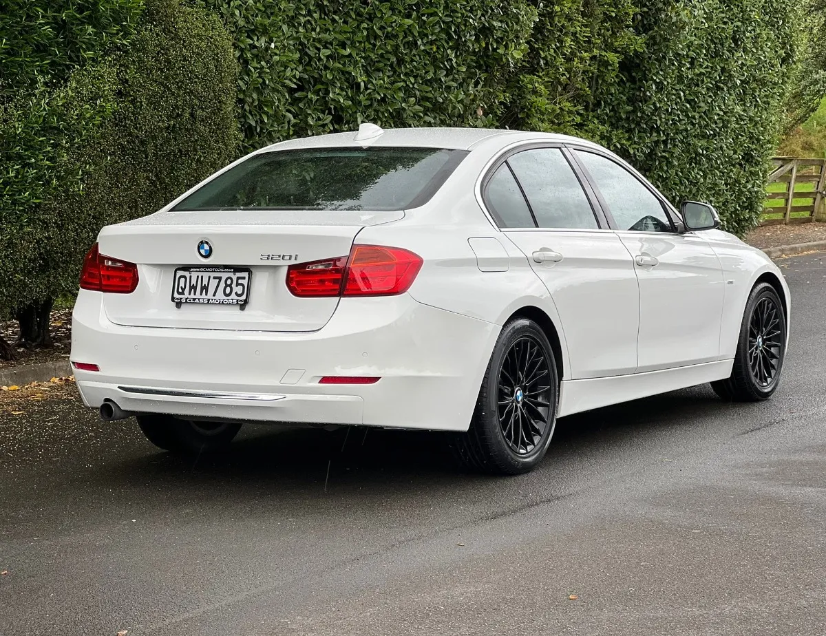  2013 BMW 320i Facelift i-Drive *Joy Stick, Full Leather* Carousel 5