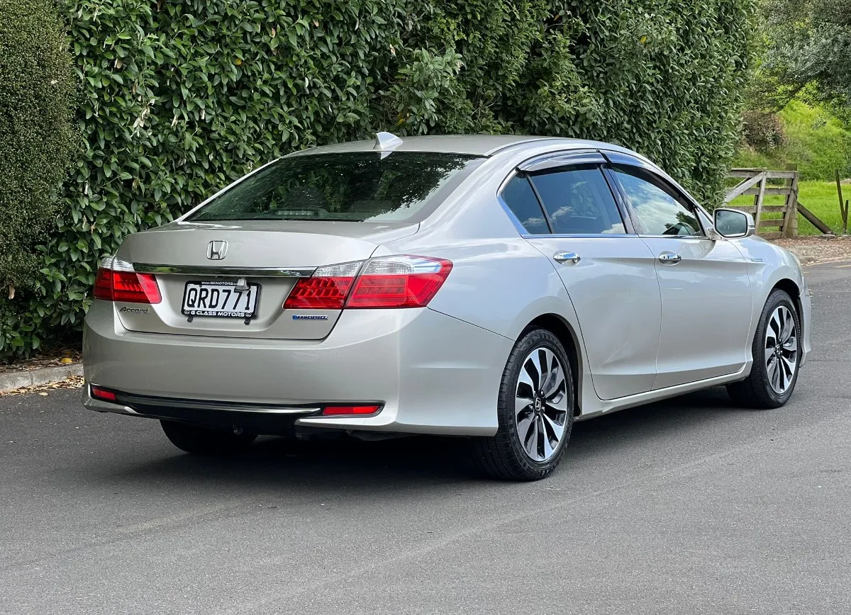  2014 Honda Accord 2.0L Hybrid On Special **Radar Cruise, Rear Shade, Alloys** Carousel 4