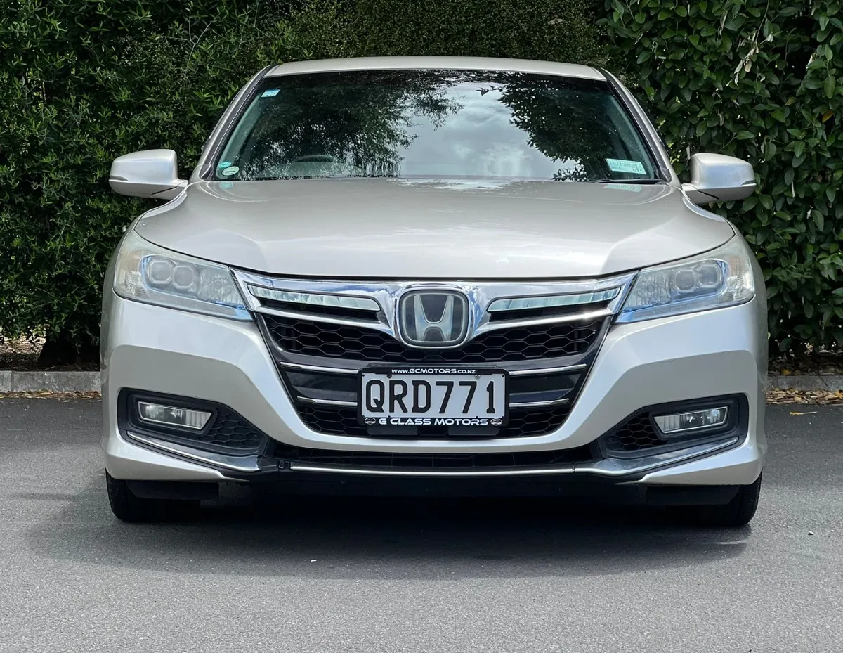  2014 Honda Accord 2.0L Hybrid On Special **Radar Cruise, Rear Shade, Alloys**