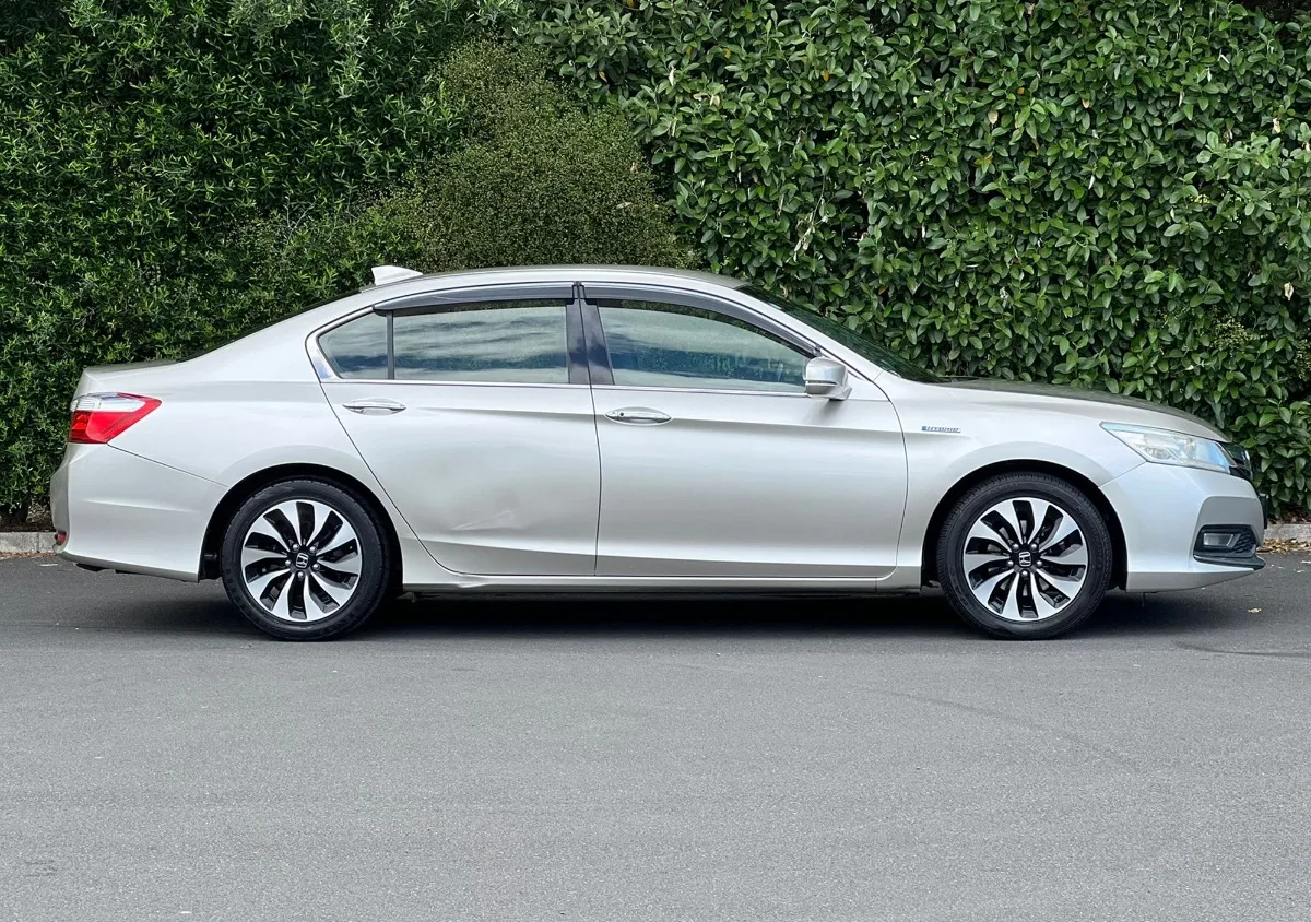  2014 Honda Accord 2.0L Hybrid On Special **Radar Cruise, Rear Shade, Alloys** Carousel 2