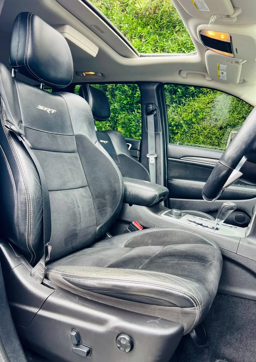  2012 Jeep Grand Cherokee SRT8 6.4L-V8 4WD **Full Leather Seats** Carousel 8