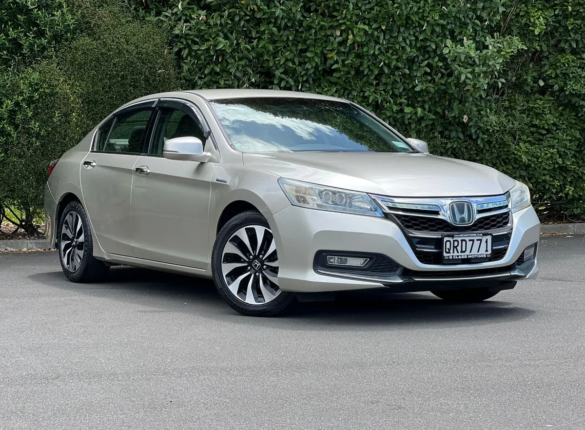  2014 Honda Accord 2.0L Hybrid On Special **Radar Cruise, Rear Shade, Alloys** Carousel 8