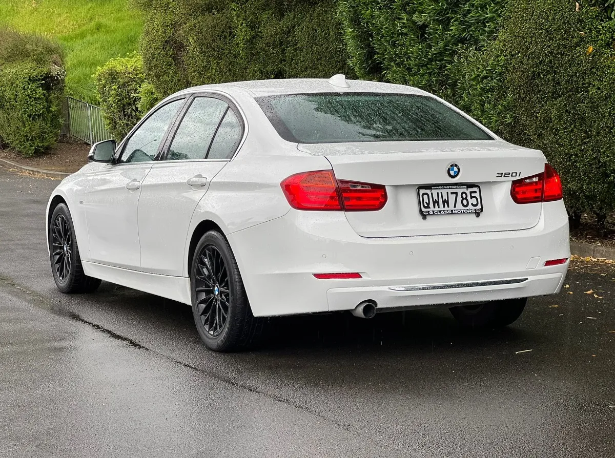  2013 BMW 320i Facelift i-Drive *Joy Stick, Full Leather* Carousel 4