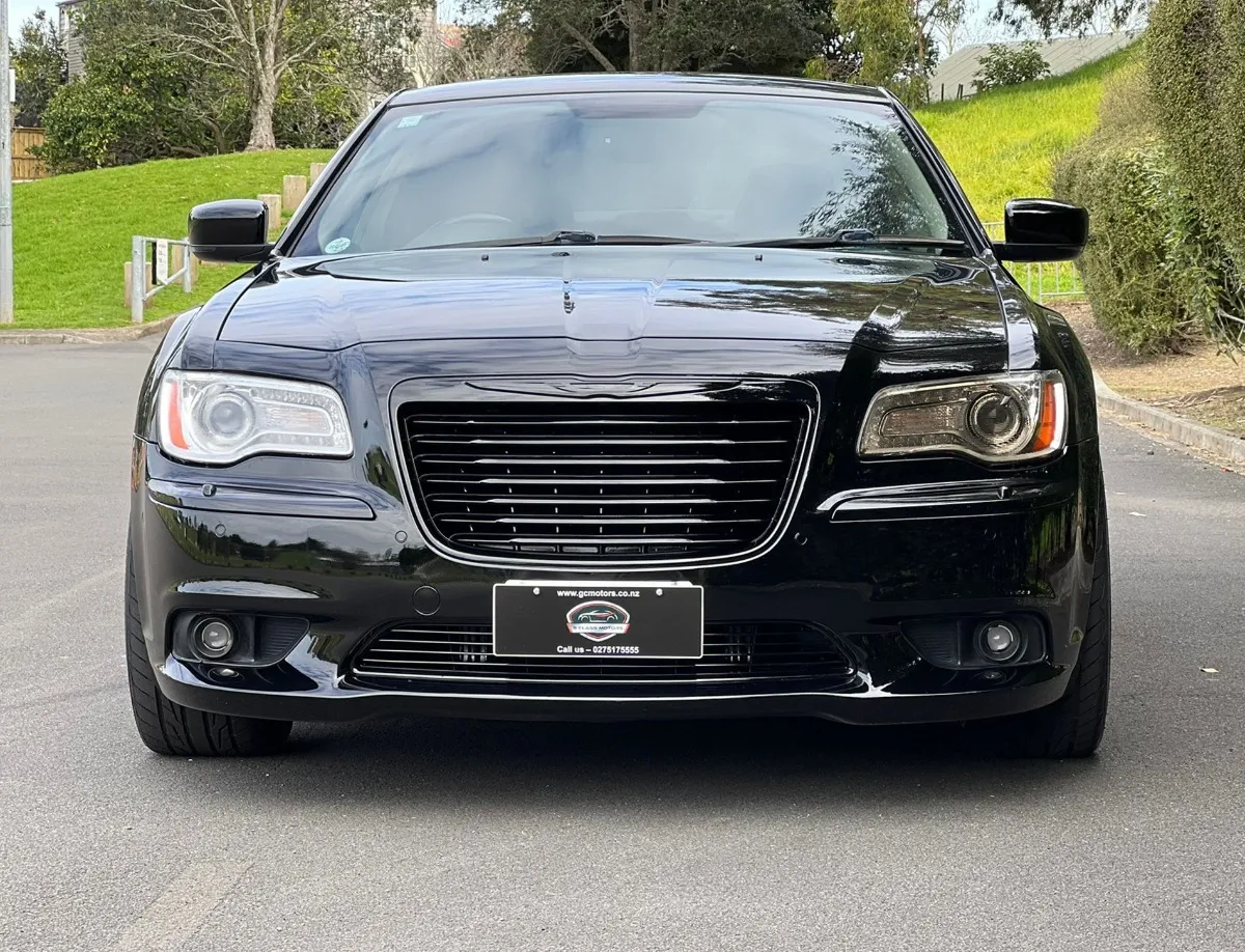  2013 Chrysler 300C *Alpine Sound System, R22 Low Profile Mags*