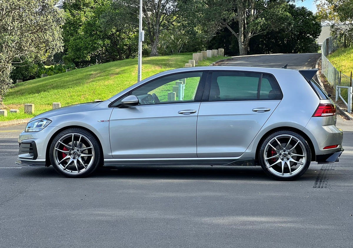  2017 Volkswagen Golf GTI 169Kw MK7 **NZ New, NZ GPS, 19" Mags** Carousel 3