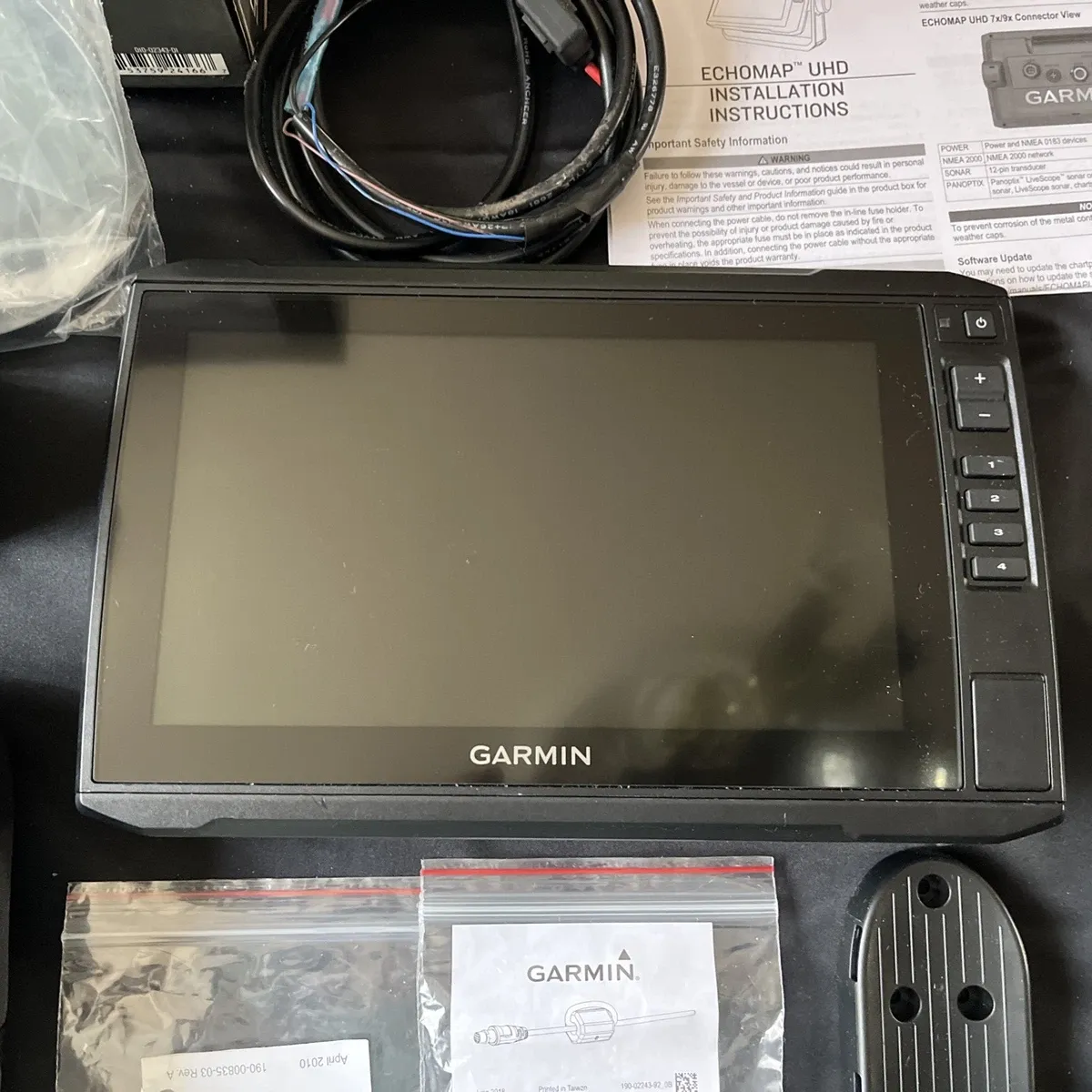 Garmin ECHOMAP UHD Fishfinder/Chartplotter Bundle with Transducer & Accessories Carousel 2