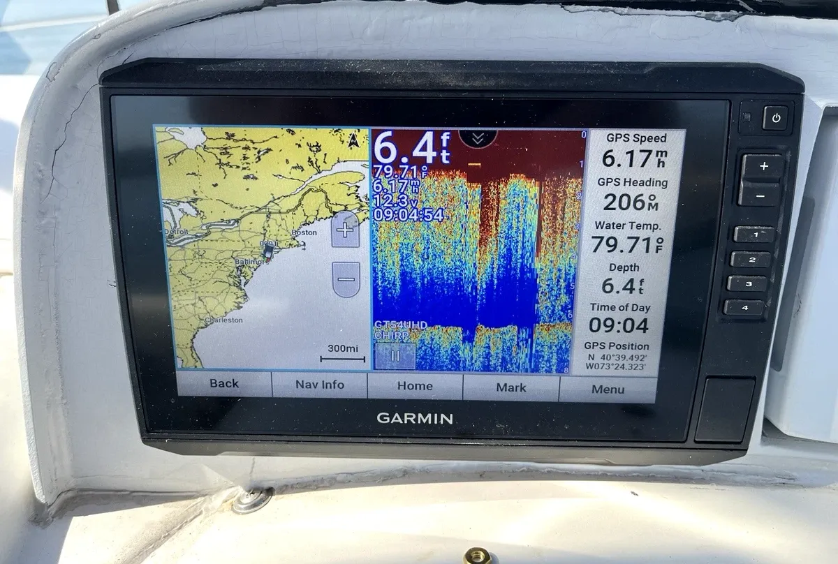 Garmin ECHOMAP UHD Fishfinder/Chartplotter Bundle with Transducer & Accessories Carousel 1