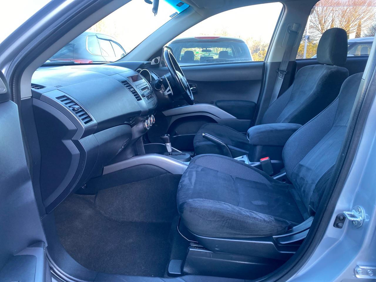 2006 Mitsubishi Outlander 7 Seater Carousel 1