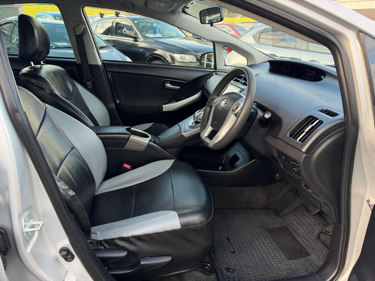 second hand 2015 Toyota Prius Low Kms/ Leather Covers for sale NZ Collage 1