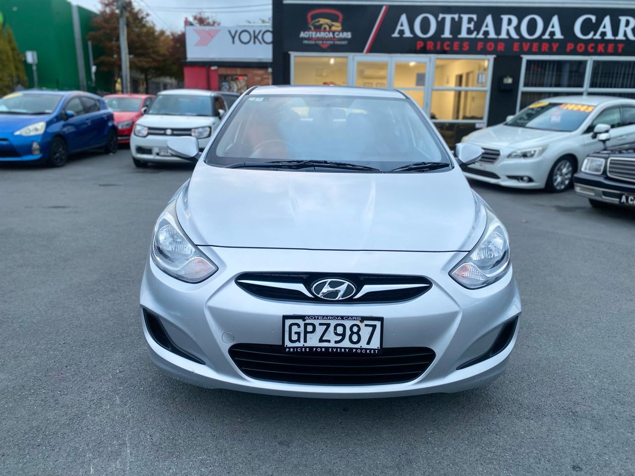 2012 HYUNDAI Accent 1.6 5D A4 Carousel 11