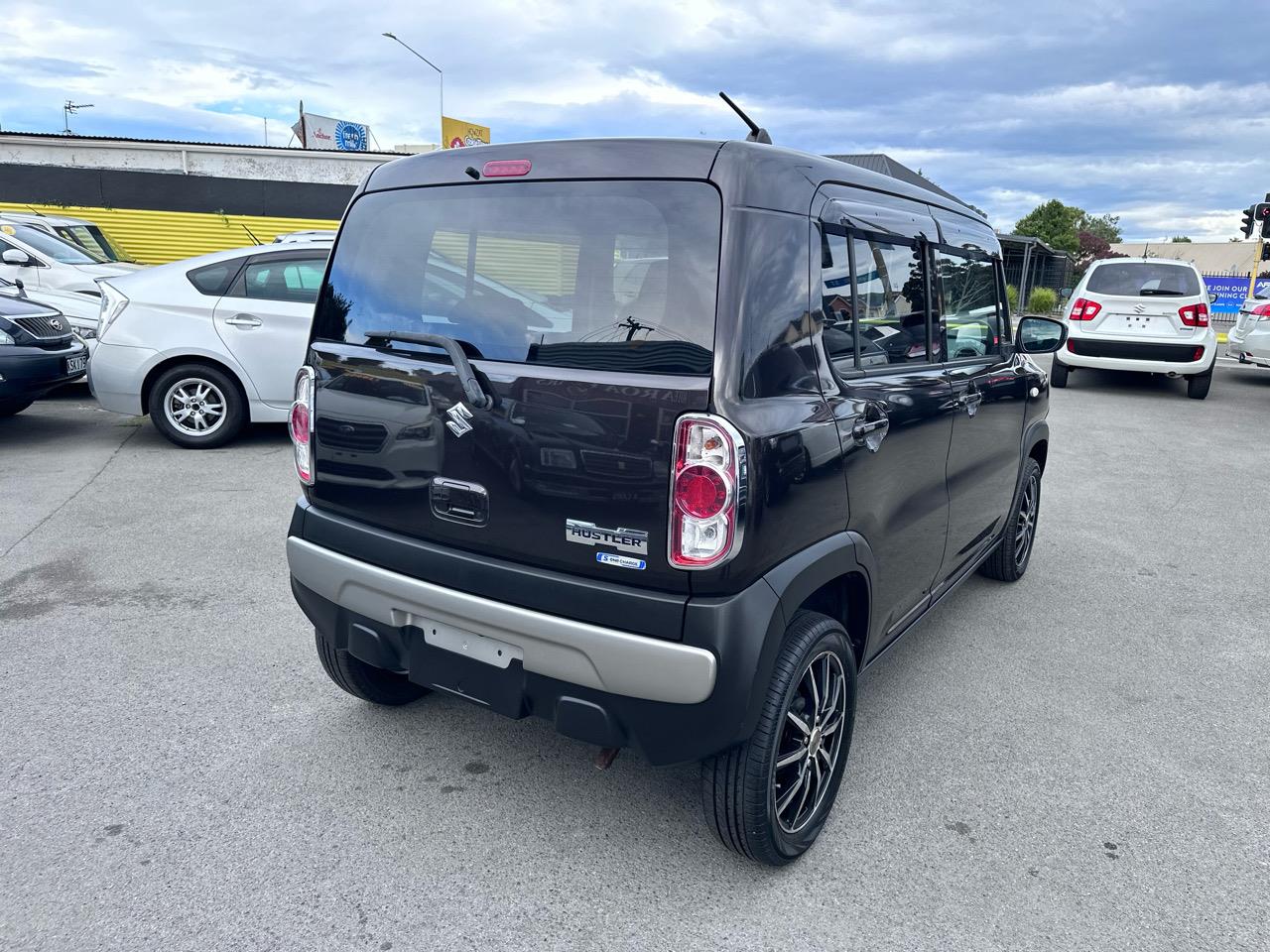 2015 Suzuki Hustler Hybrid / Nice & Tidy Carousel 11