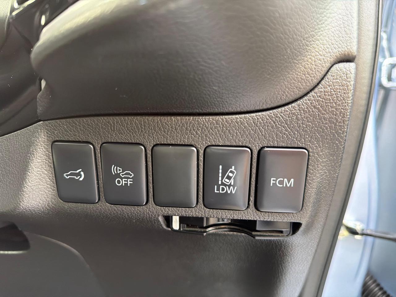 2013 Mitsubishi Outlander PHEV/4WD Carousel 1