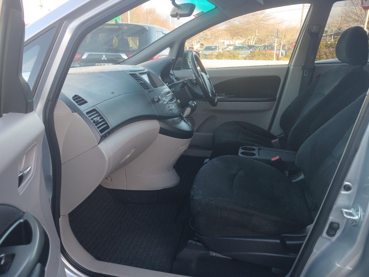 2006 Mitsubishi Grandis 7 Seater Carousel 6