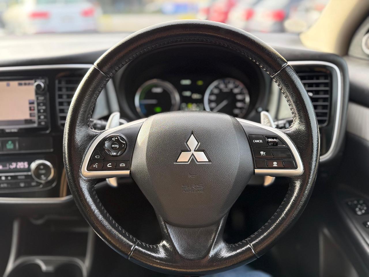 2013 Mitsubishi Outlander PHEV/4WD Carousel 6