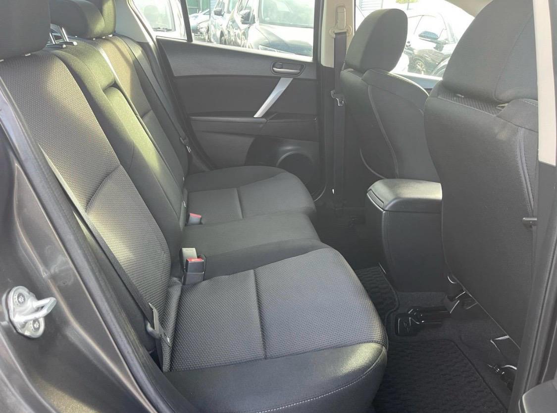 2012 Mazda Axela SKYACTIV Technology Carousel 6