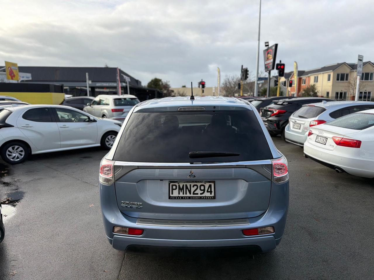 2013 Mitsubishi Outlander PHEV/4WD Carousel 13