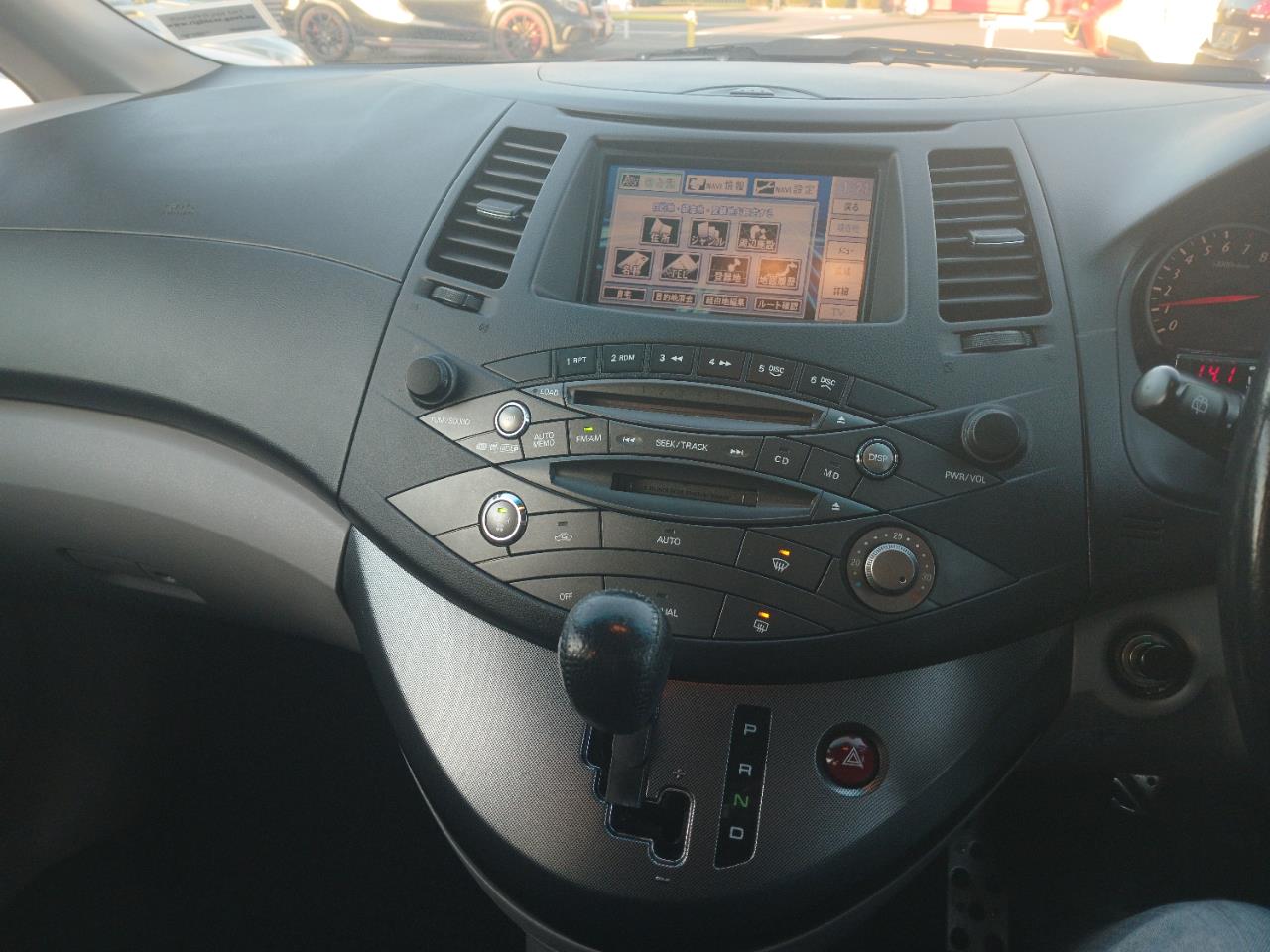 2006 Mitsubishi Grandis 7 Seater Carousel 3