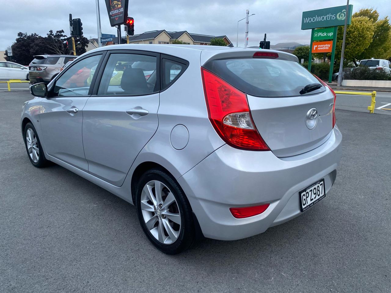 2012 HYUNDAI Accent 1.6 5D A4 Carousel 12