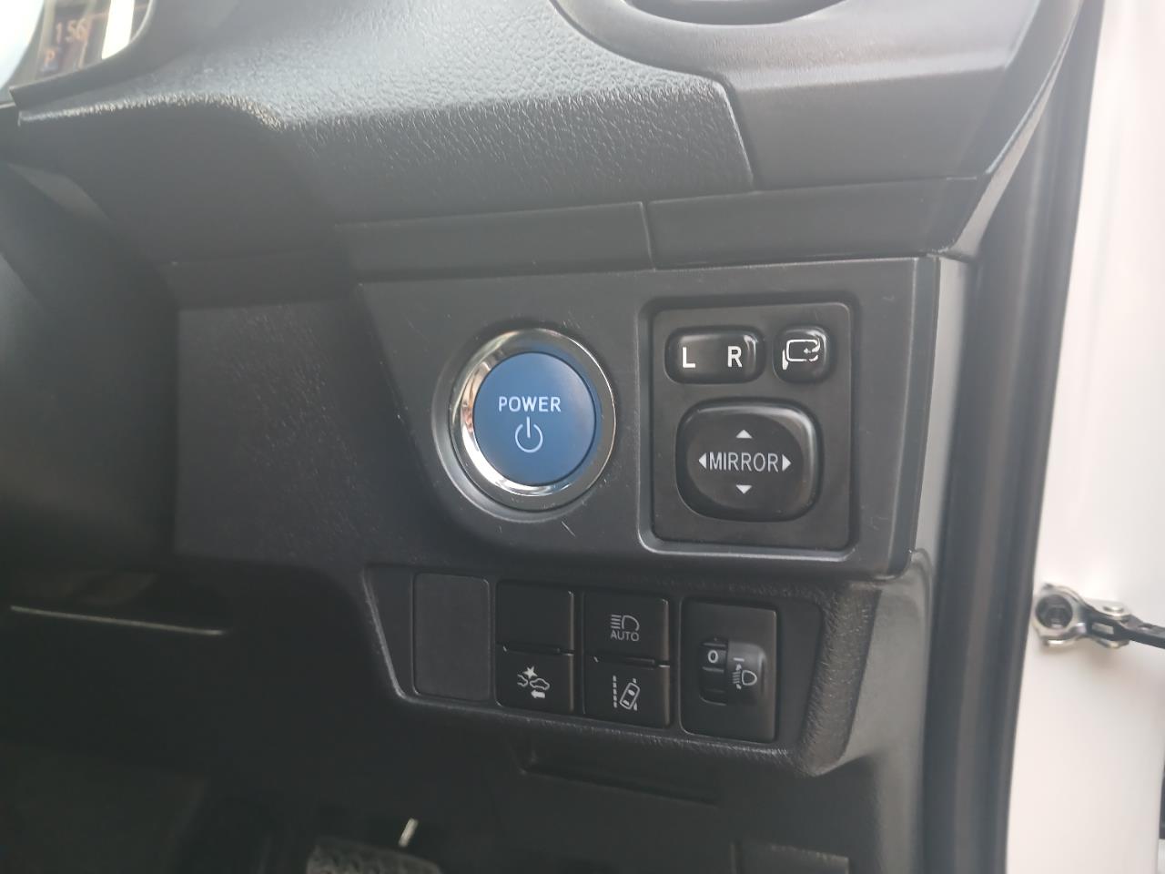2020 Toyota Corolla Axio Hybrid Carousel 16