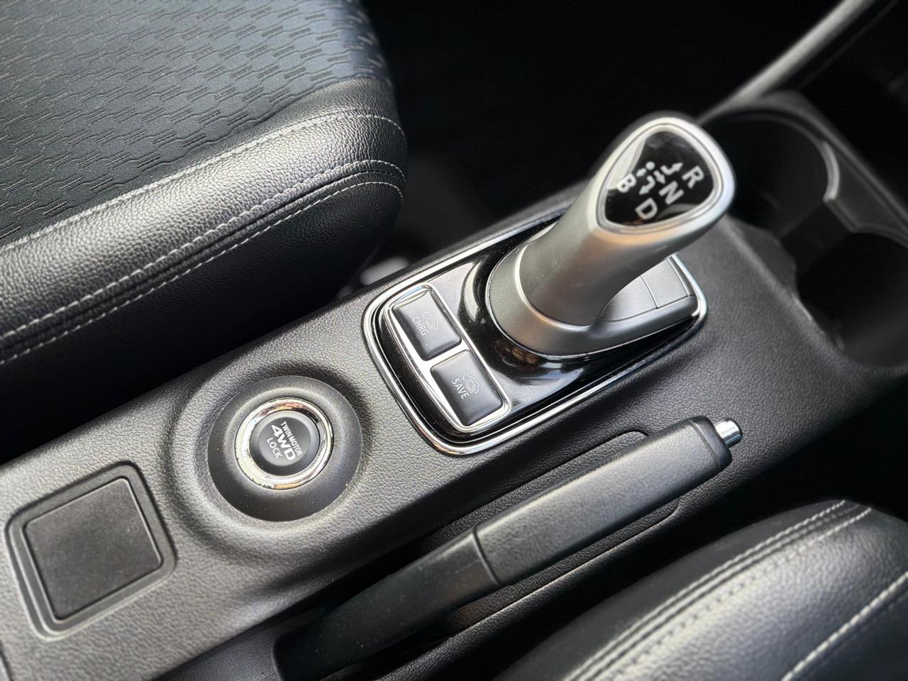 2013 Mitsubishi Outlander PHEV/4WD Carousel 2