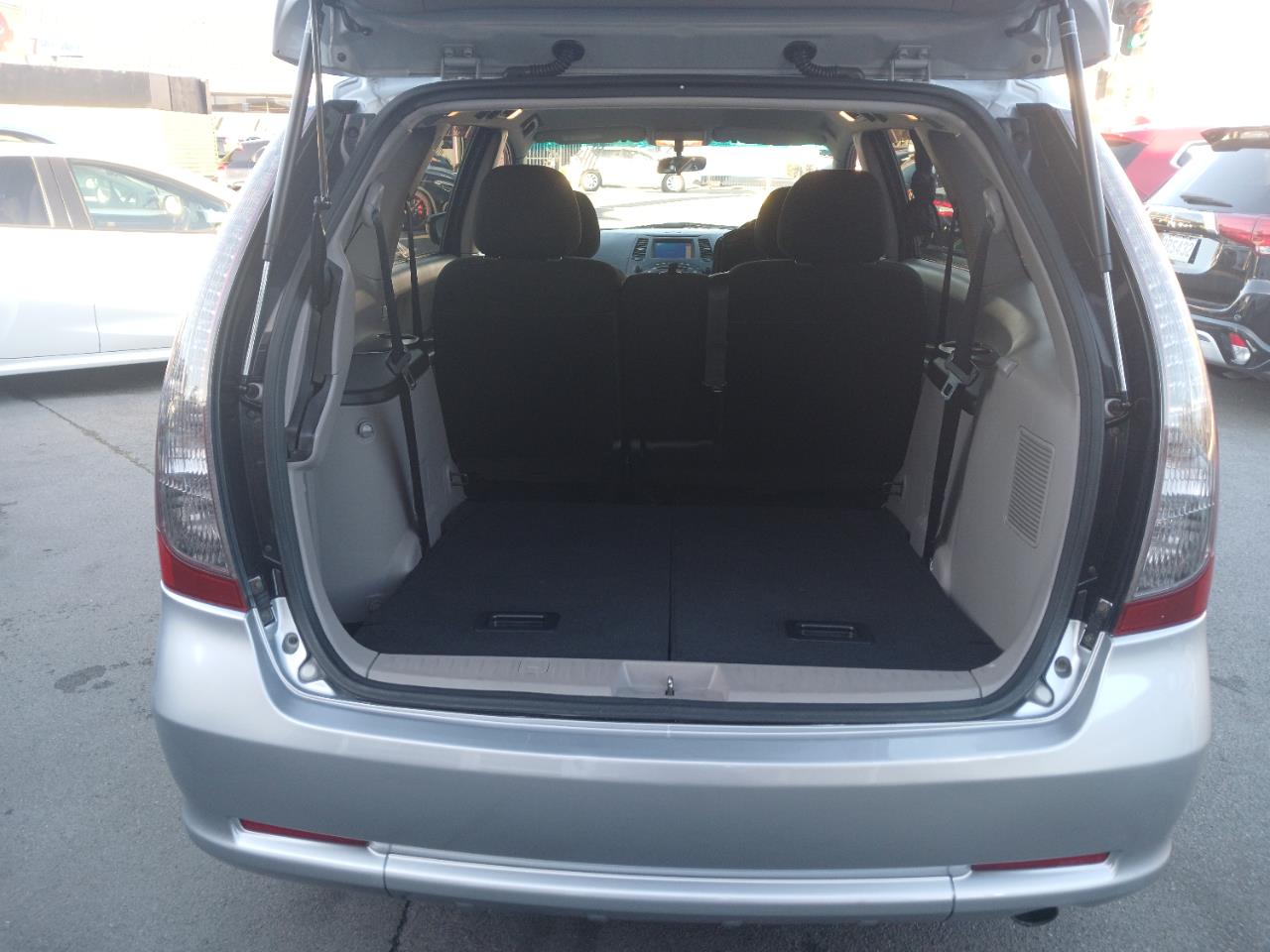 2006 Mitsubishi Grandis 7 Seater Carousel 17