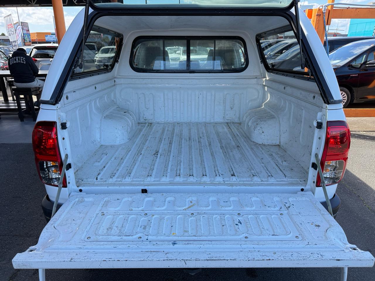 2016 Toyota Hilux Manual Carousel 2