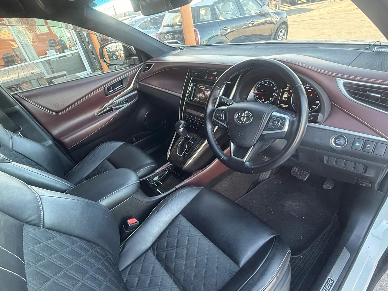 2014 Toyota Harrier Carousel 4