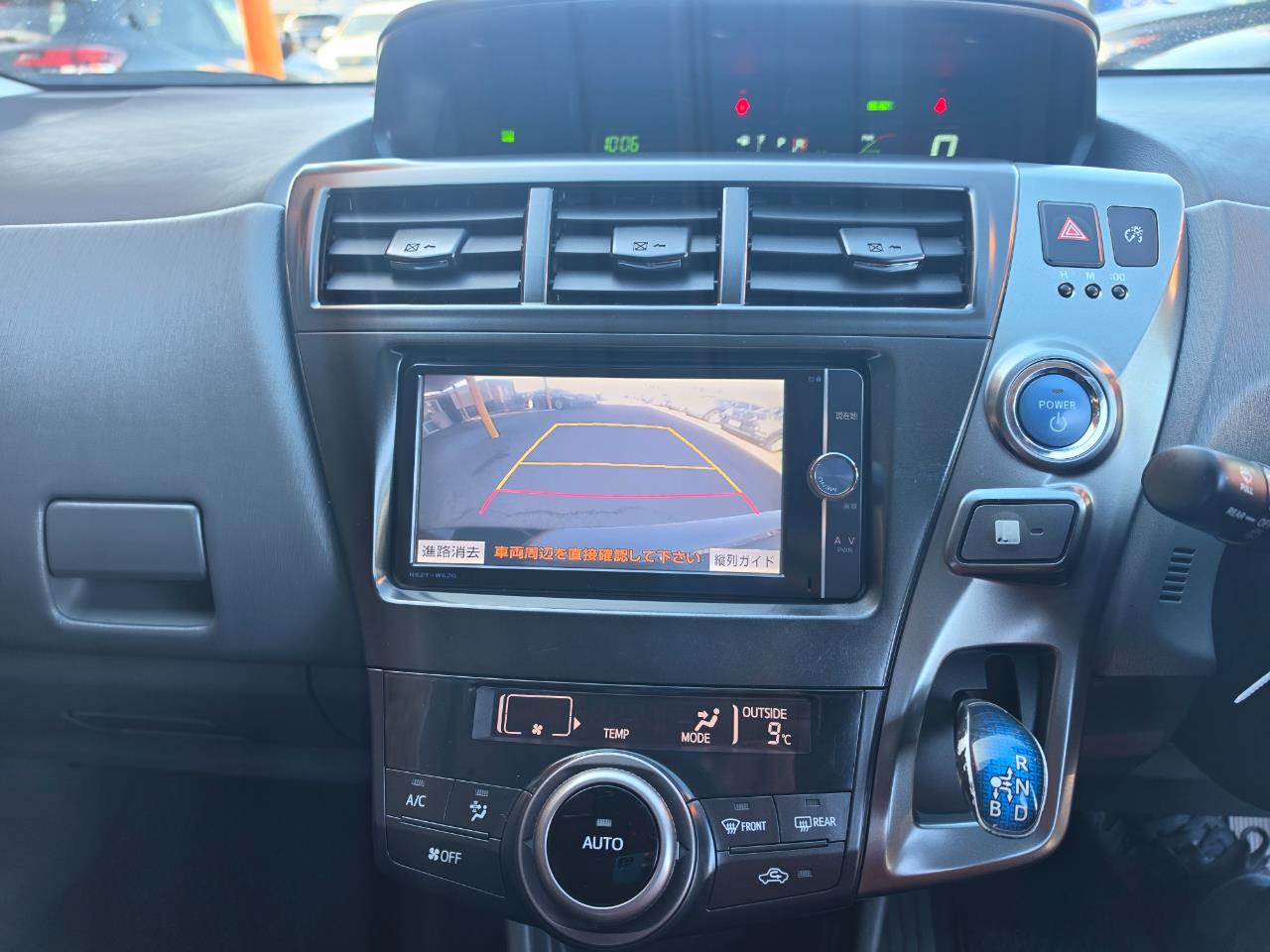 2013 Toyota Prius Alpha Carousel 3