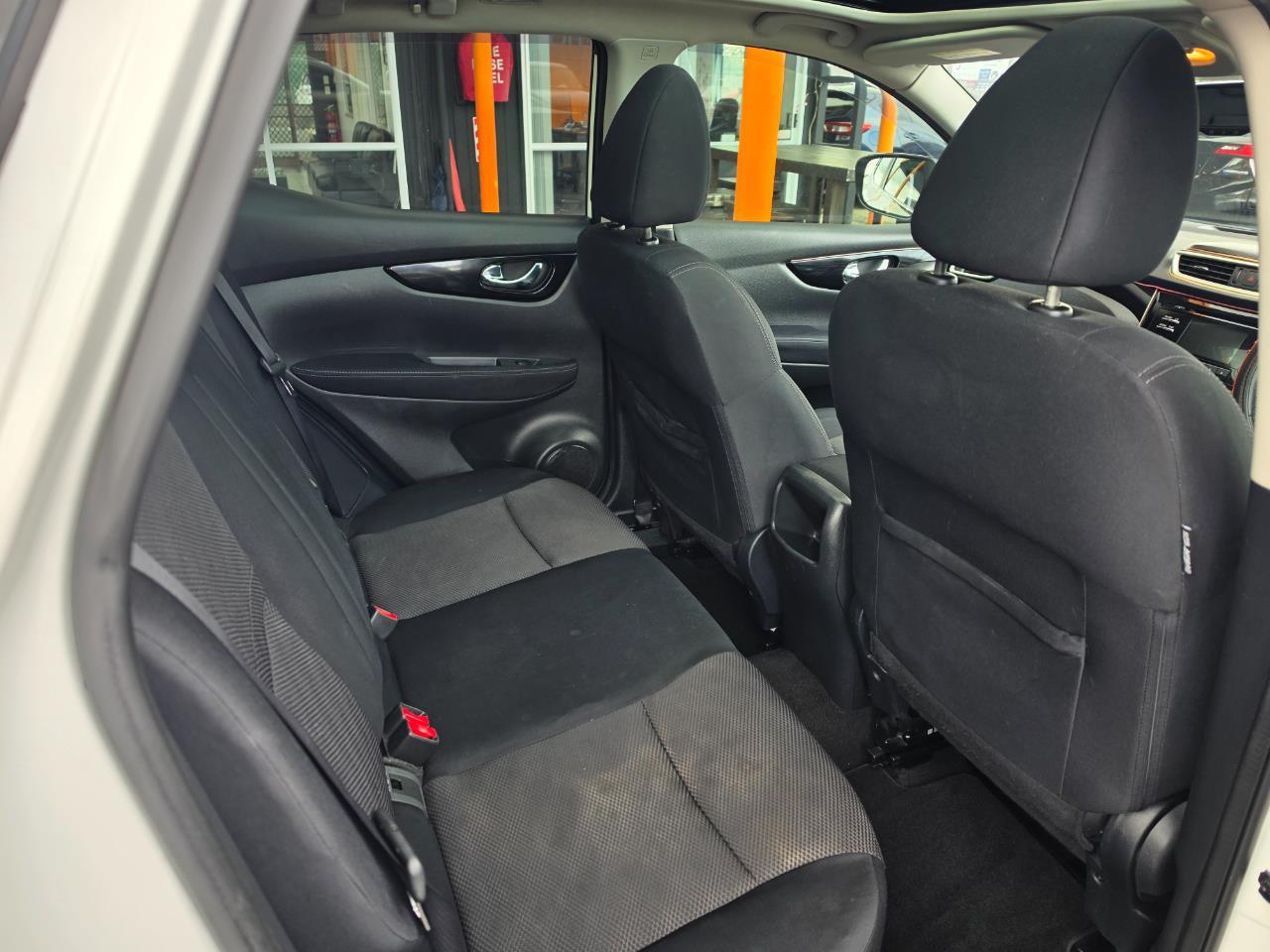 2015 Nissan Qashqai ST 2.0P/CVT Carousel 15