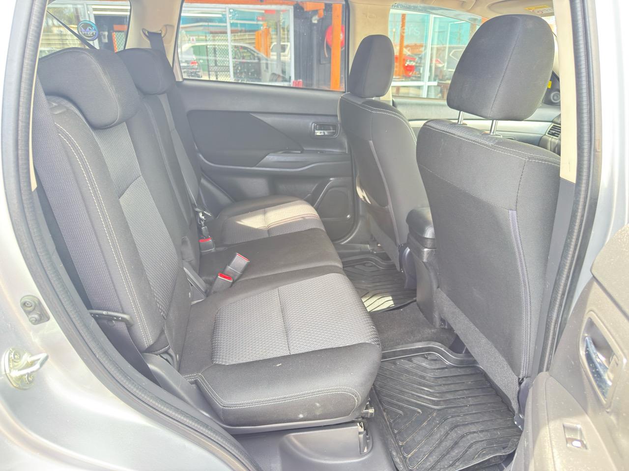2017 Mitsubishi Outlander 7 Seater LS 2.4P/CVT Carousel 1