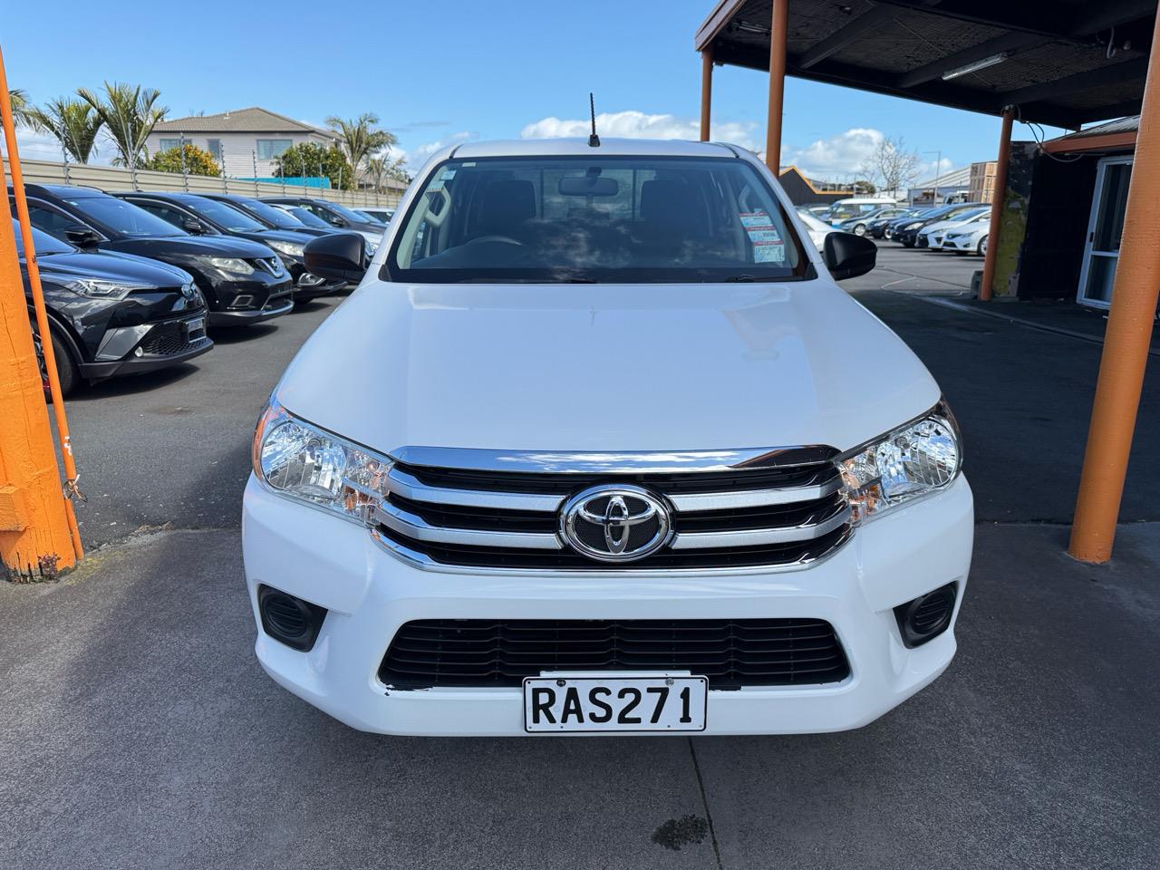 2016 Toyota Hilux Manual Carousel 8