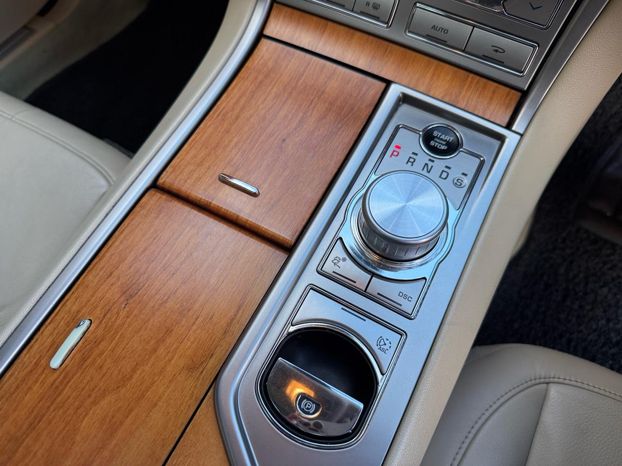 2011 Jaguar XF Sunroof Carousel 3