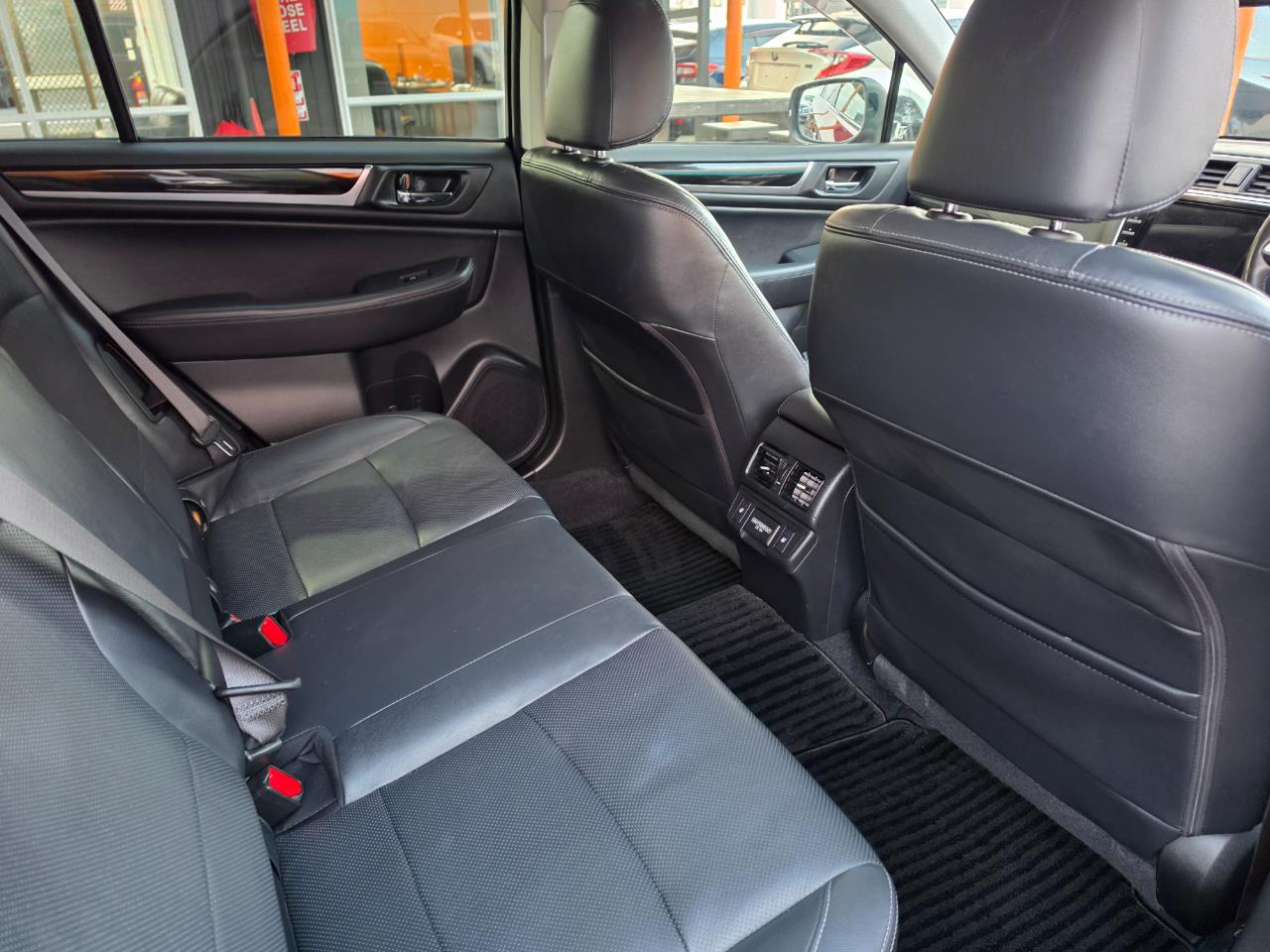 2017 Subaru Outback Premium 2.5 Leather Carousel 3