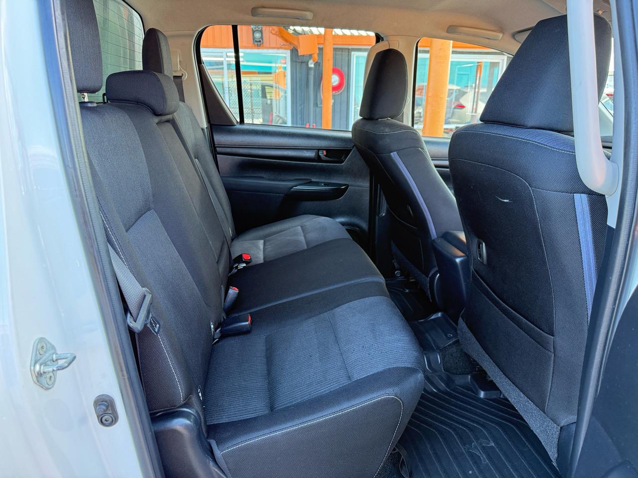 2016 Toyota Hilux Manual Carousel 1