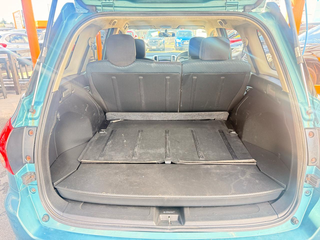 2005 Nissan Wingroad Carousel 10
