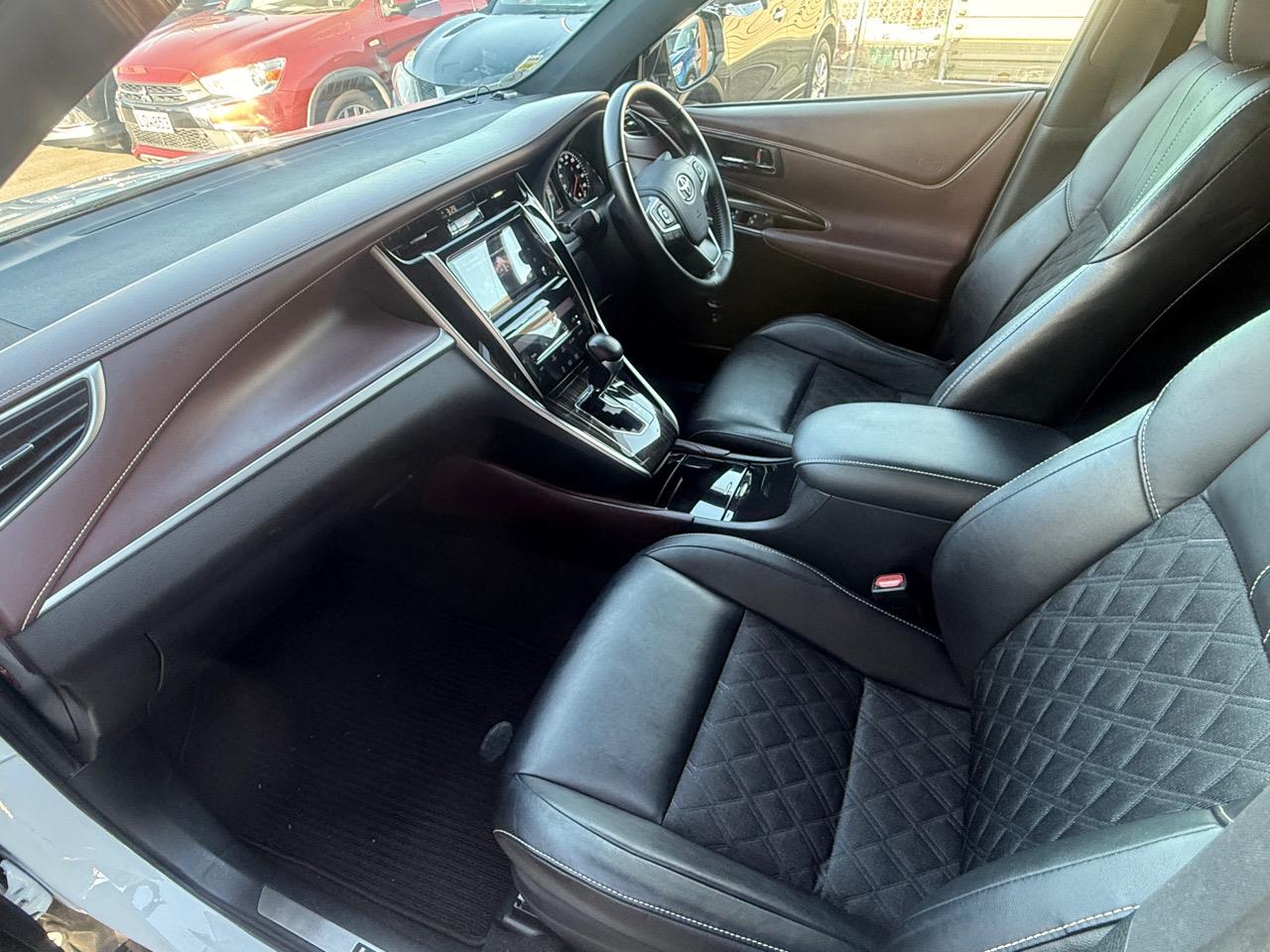 2014 Toyota Harrier Carousel 1
