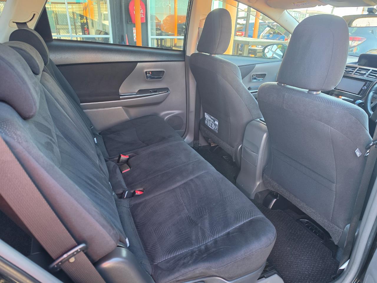 2013 Toyota Prius Alpha Carousel 12