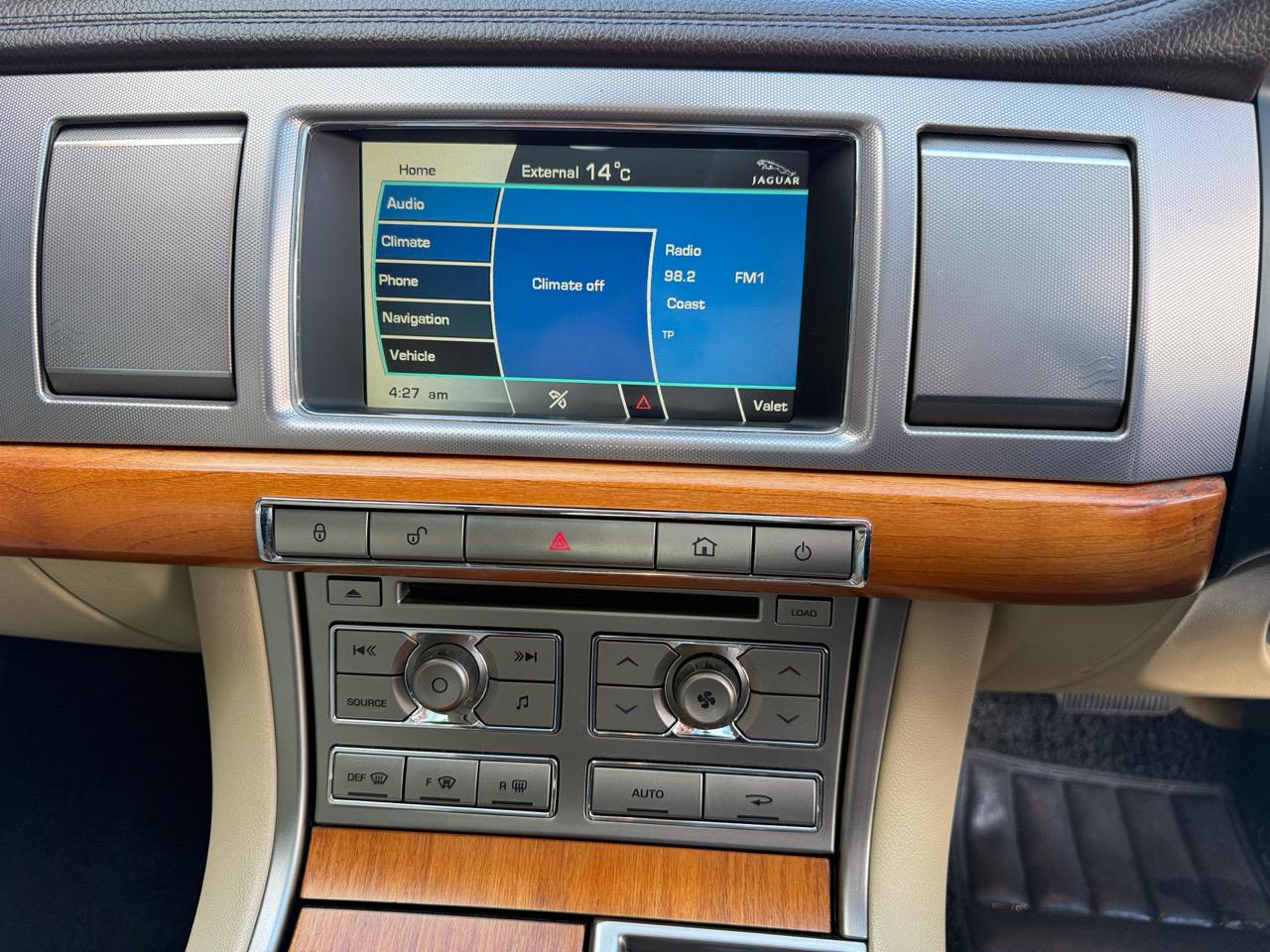 2011 Jaguar XF Sunroof Carousel 8