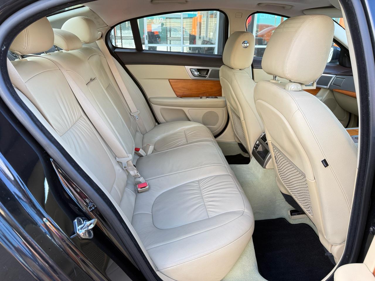 2011 Jaguar XF Sunroof Carousel 2