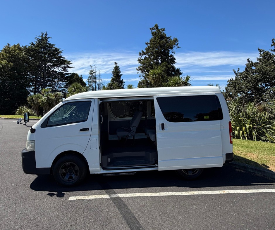 2008 Toyota Hiace Carousel 18